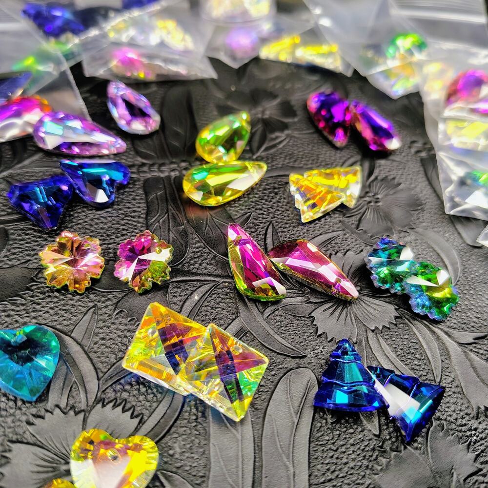 10 PIECE MYSTERY SELECTION OF 3D ACRYLIC CRYSTAL CHARMS/PENDANTS